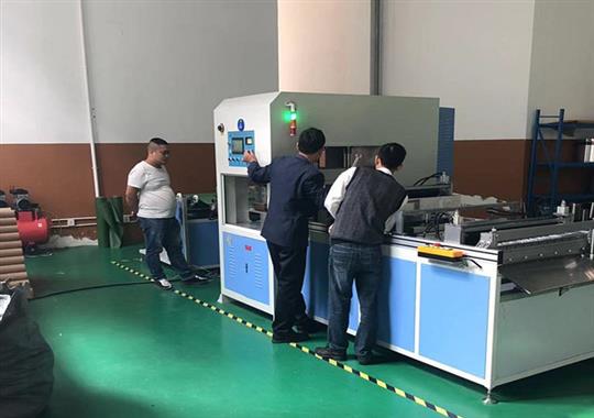江蘇美之電廠家殺出一匹黑馬,全自動(dòng)石墨烯封套熱合機(jī)它來了！